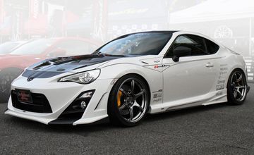 VARIS(バリス) ZN6系前期トヨタ86用フロントバンパー（関連イメージ）