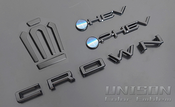 クラウンスポーツ用マットブラックエンブレム UNISON-純正エンブレム改