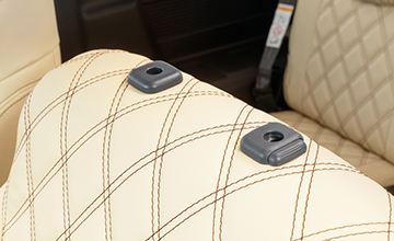 ヘッドレストの穴あけ加工