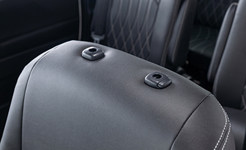 ヘッドレストの穴あけ加工