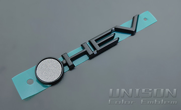 RAV4UNISON-純正エンブレム改 HEVエンブレム(Adventure純正近似色)