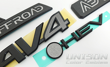 RAV4UNISON-純正エンブレム改 アドベンチャー専用エンブレムに合わせたツートン