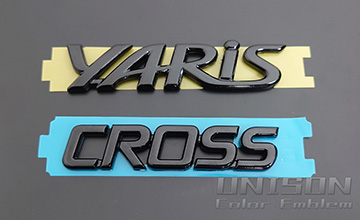 ヤリスクロスUNISON-純正エンブレム改 イメージ画像