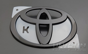 ヤリスUNISON-純正エンブレム改 フロント用