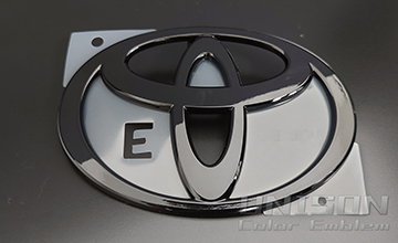 ヤリスUNISON-純正エンブレム改 リア用