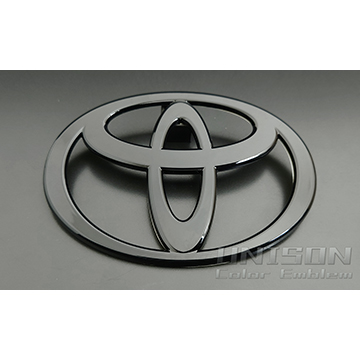 ヤリスクロス用ウルバーノグロスブラック(ツヤ黒)エンブレム 純正部品